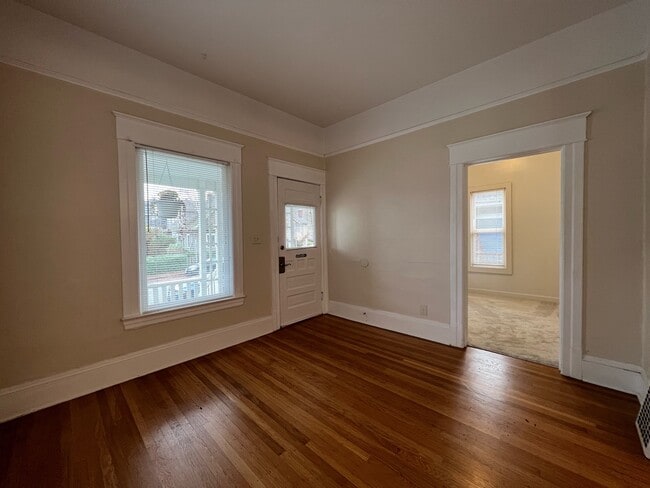 Building Photo - 5511 Brooklyn Ave NE