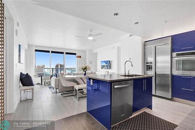 Building Photo - 3101 Bayshore Dr