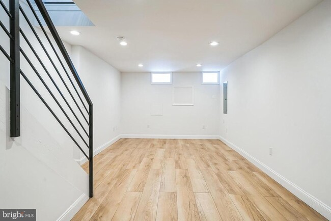 Building Photo - 840 Leland St