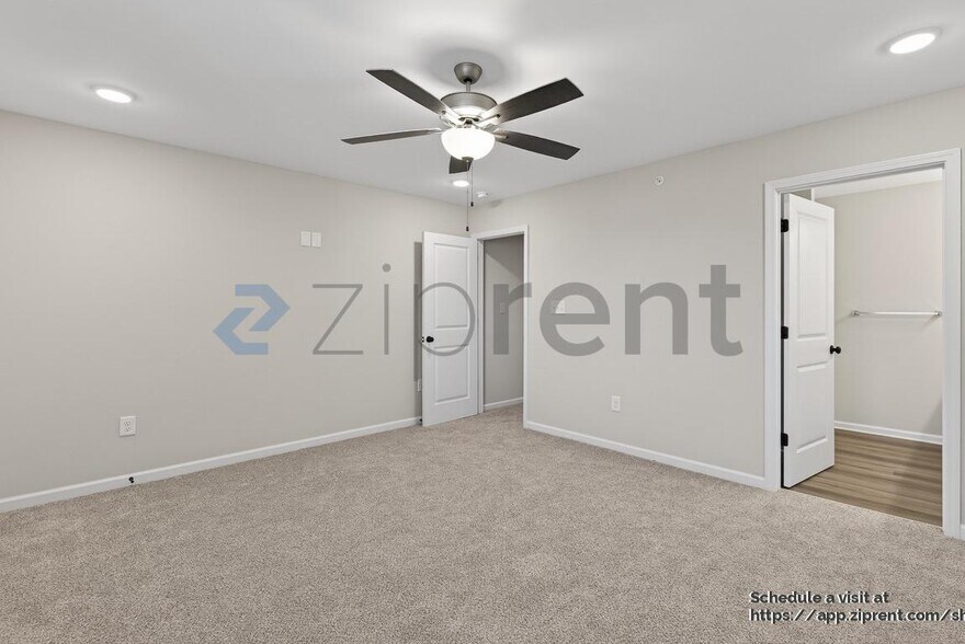 Building Photo - 1511 Fort Bragg Rd