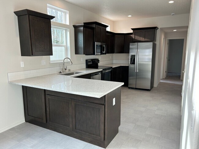 Building Photo - Single Level Home in New SunRidge Community
