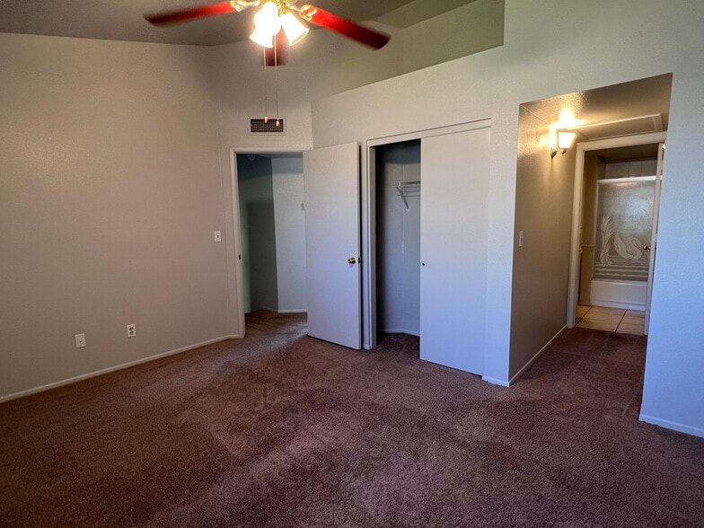 Building Photo - 2986 N Oregon St