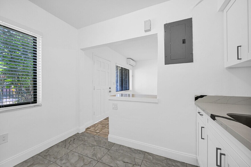 Building Photo - 6432 NE 1st Ct