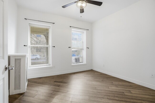 Building Photo - Spacious Two Bedroom in Cap Hill