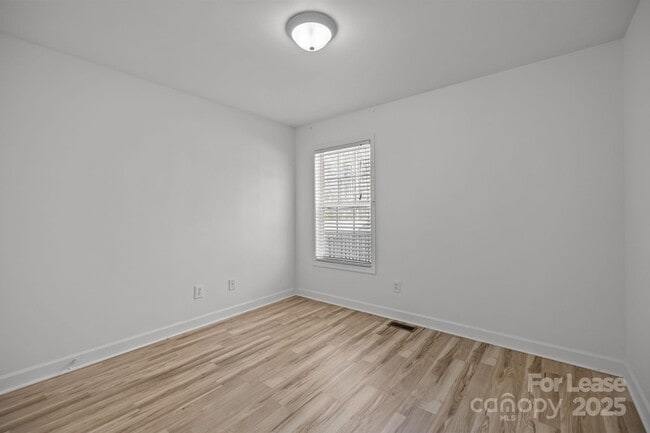 Building Photo - 285 Eagle Creek Road