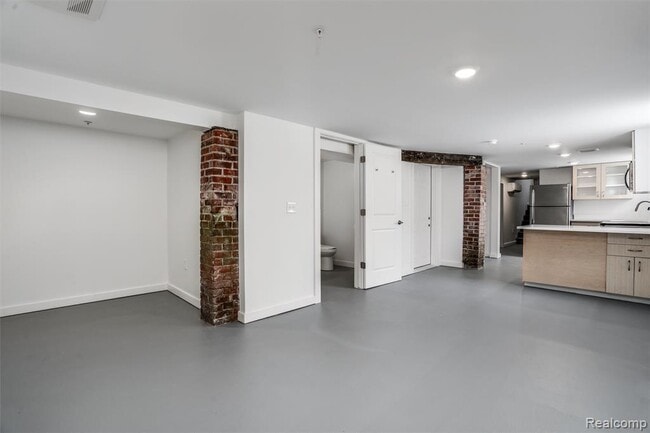 Building Photo - 95 E Euclid St