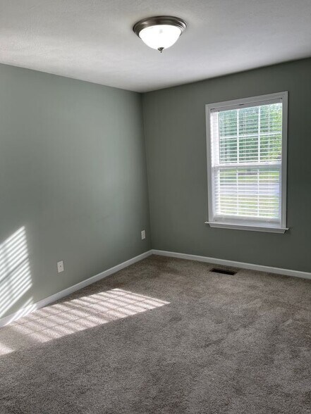 Building Photo - 1610 Robert Rd