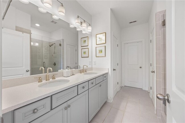 Building Photo - 6529 Beacon Dr