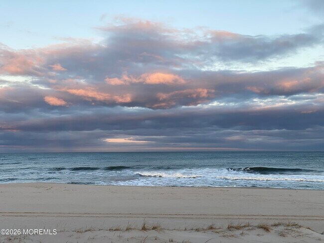 Building Photo - 10 SE Central Ave