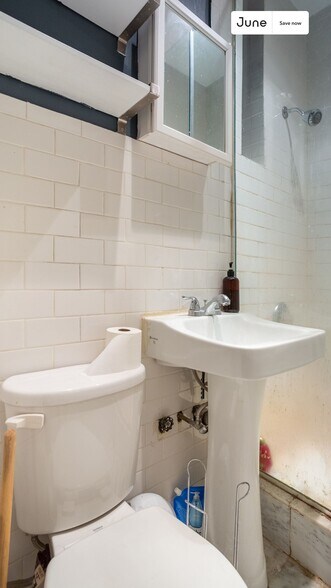 Building Photo - 715 E 5th St