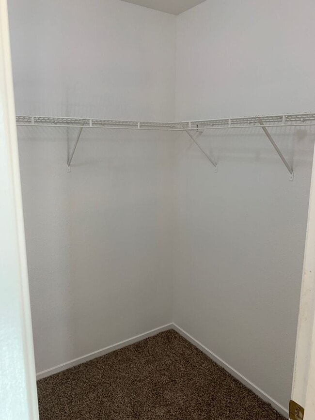 Building Photo - 2 WEEKS FREE RENT November Special - Beaut...