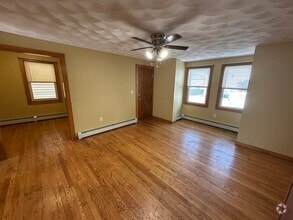 Building Photo - 106 Tuttle St