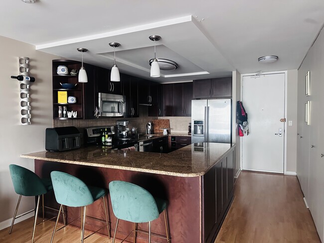 Kitchen - 2020 N Lincoln Park W