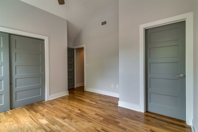 Building Photo - East Nashville Townhome Available Now!