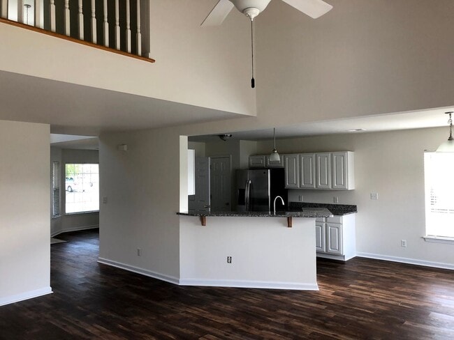 Building Photo - 3 bed 2.5 bath Spacious Home in Azalea Lakes