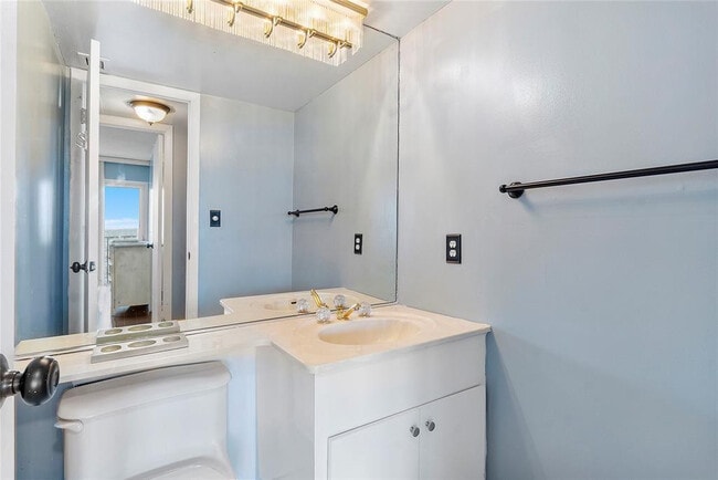 Building Photo - 405 N Ocean Blvd