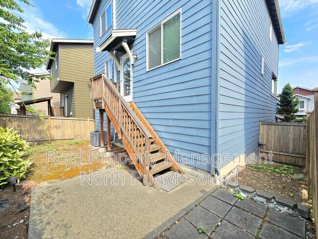 Building Photo - 1216 92nd Ave NE