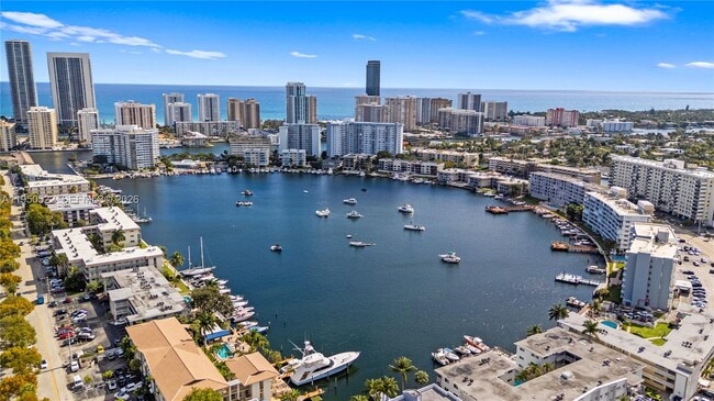 Building Photo - 2200 Diana Dr