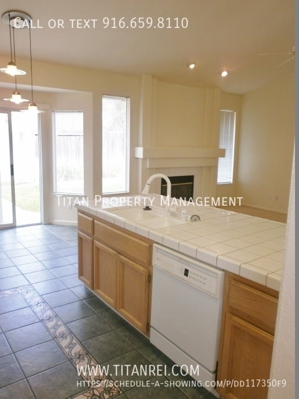 Building Photo - 8652 Meandering Way