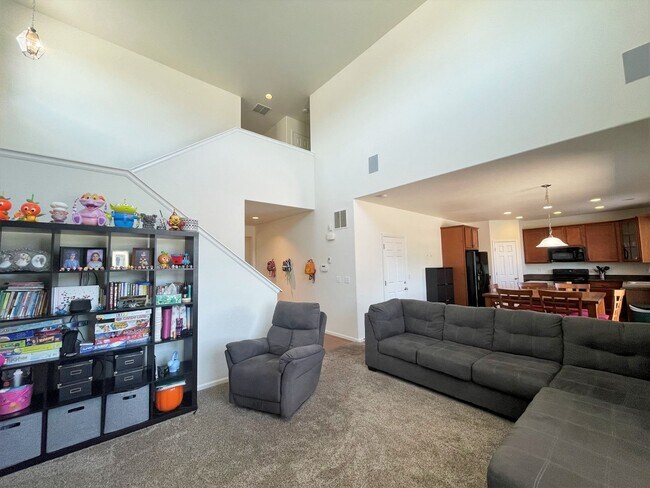 Building Photo - Spacious Charmer in sought after Meridian Ranch community- 2 houses from park