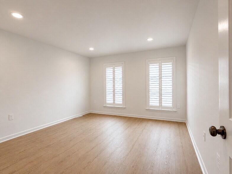 Building Photo - 708 Mayer Pl