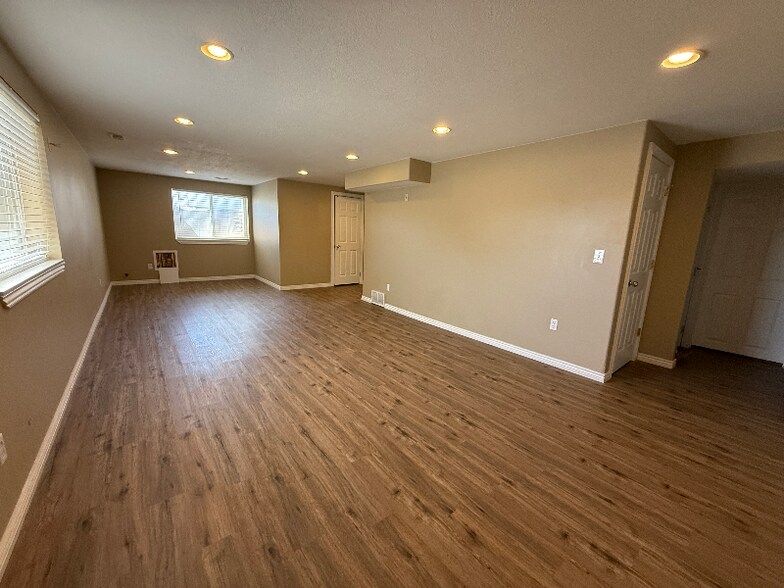 Building Photo - 4091 1100 W
