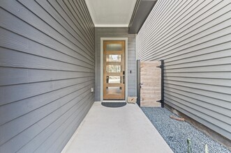 Building Photo - 1228 Wycliffe Dr