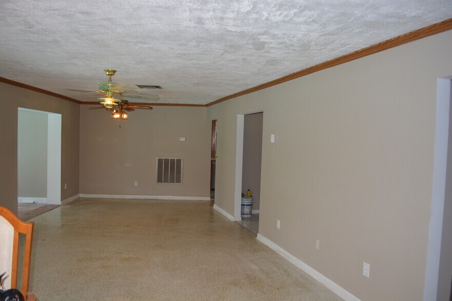 Building Photo - 1295 Pilgrim Rd