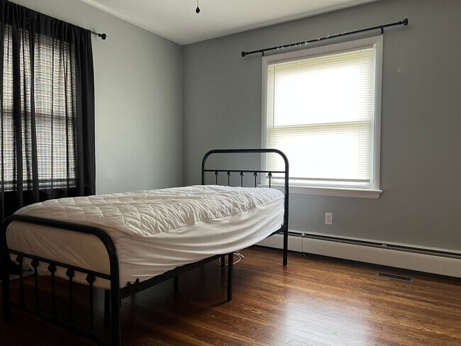 Building Photo - 743 Lander Rd