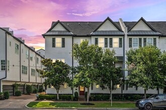 Building Photo - 816 Ennis St