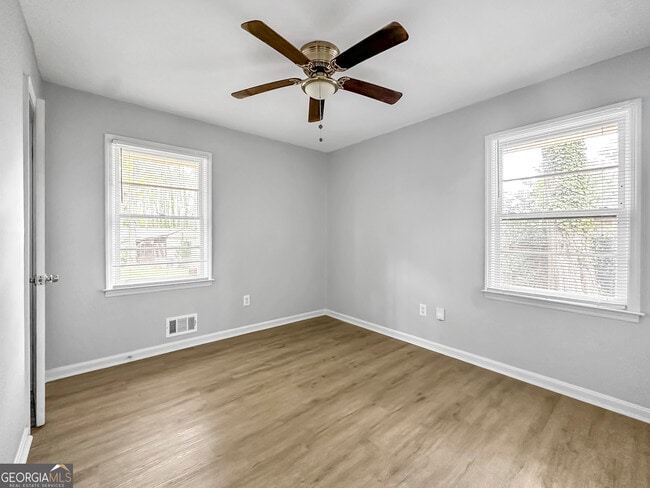 Building Photo - 506 Shady Ln Dr