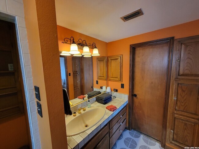 Building Photo - 2059 Glenn Dr