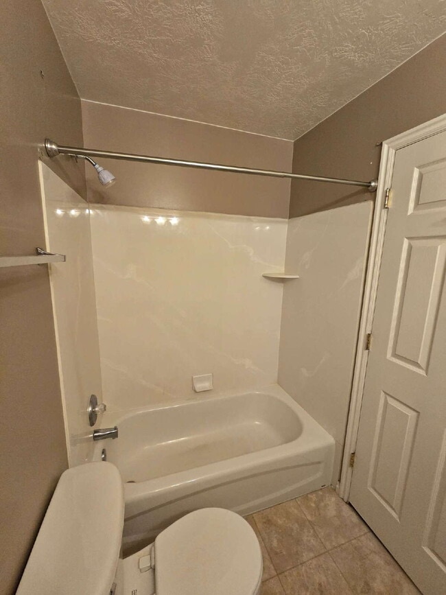 Building Photo - Spacious 5-Bedroom West Valley City Home w...