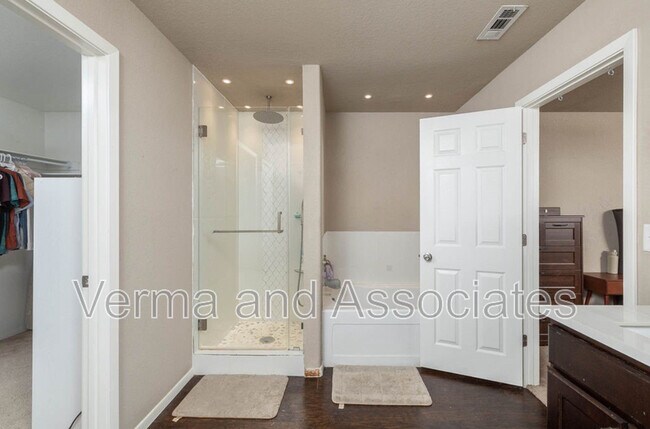 Building Photo - 6108 SW Warrington Rd