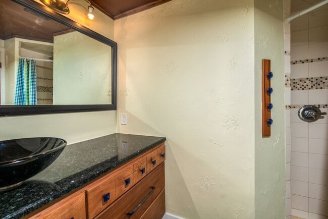 Building Photo - Beautiful Single Family Home w Massive Yar...