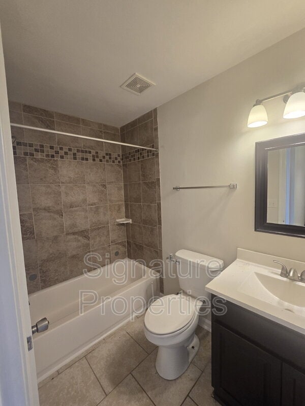 Building Photo - 3831 Buchanan Dr