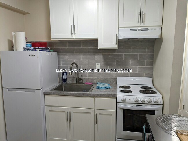 Building Photo - 720 Bennington St.