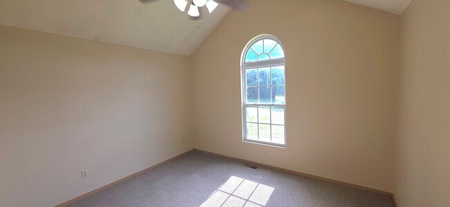 Building Photo - Close to Missouri State University! 3 Bedroom 2 Bathroom for $1295
