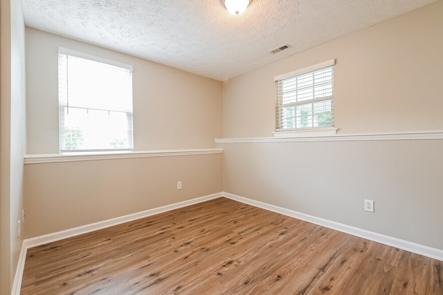 Building Photo - 3000 Basswood Dr