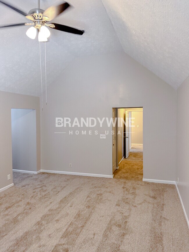 Building Photo - One month FREE RENT!