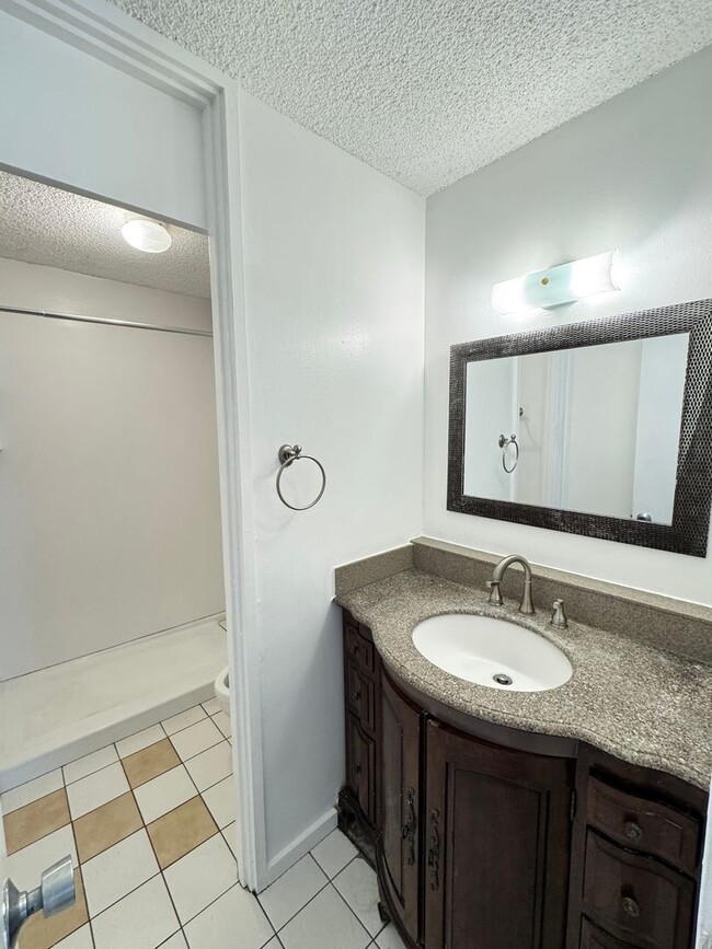 Building Photo - Wilder Terrace- 1 bed, 1 bath, 1 parking s...