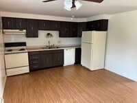 Building Photo - 15 Losson Garden Dr