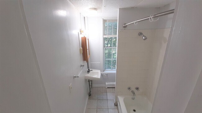 Building Photo - 105 Hudson St