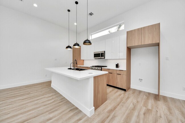 Building Photo - 3407 Hutchins St