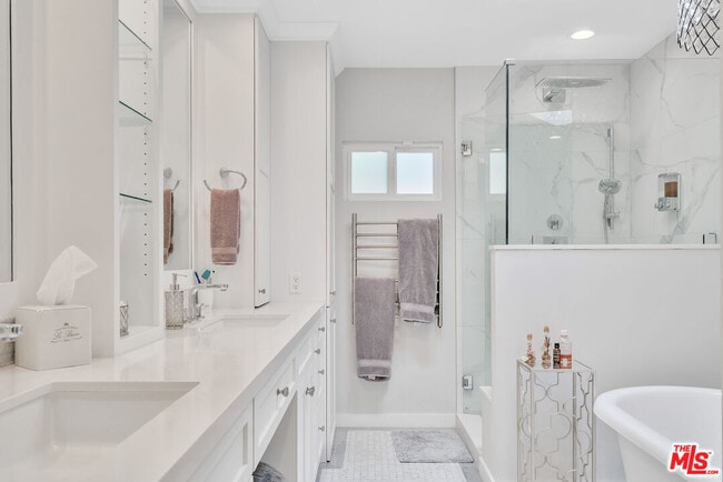 Building Photo - 5501 Cantaloupe Ave