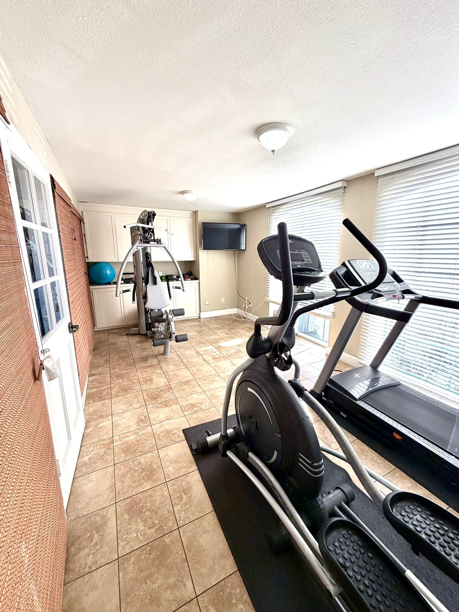 Building Photo - 1430 Colby Ave