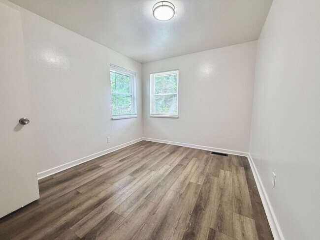Building Photo - 2616 Newport Ave