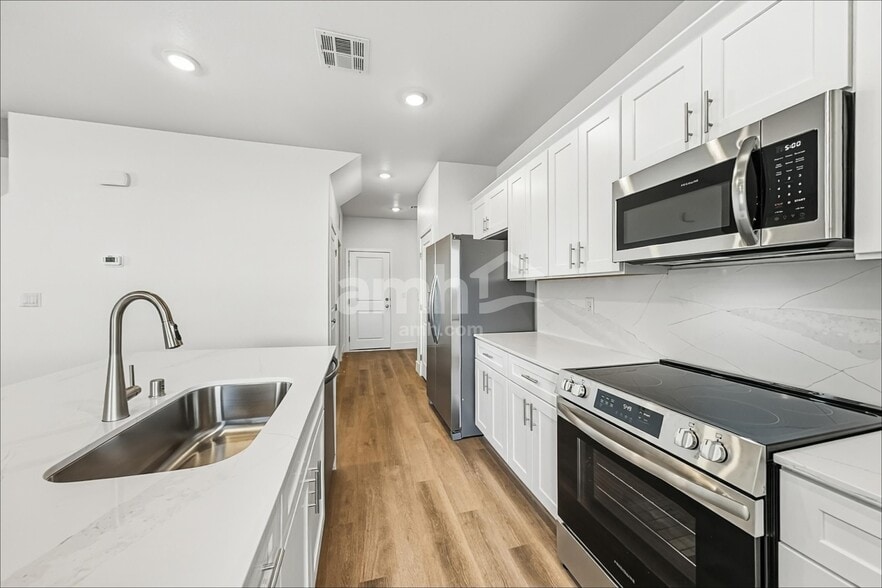 Building Photo - 9498 Aldersyde Dr