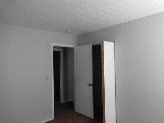 Building Photo - 15 E Woodfield