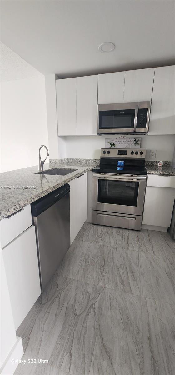 Building Photo - 9420 Poinciana Pl